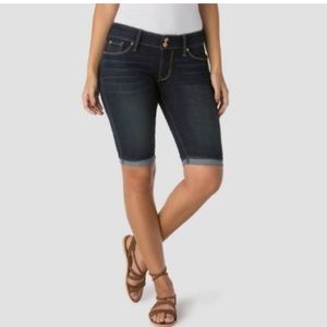 DENIZEN by Levi’s black modern skinny shorts woman